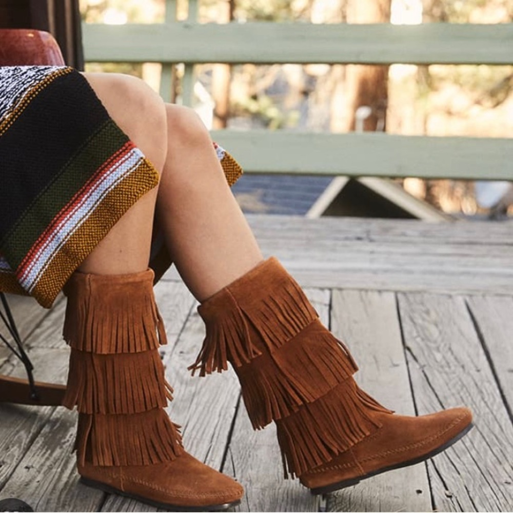 Minnetonka chestnut fringe boots